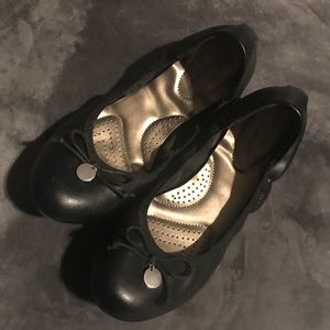 10 Wide Ballet Flats